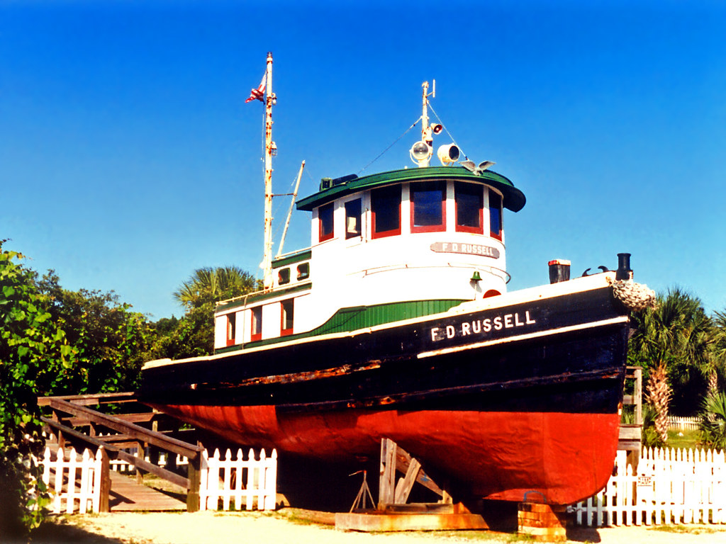 Tugboat F. D. Russell, Ponce de Leon Lighthouse An old tug… Flickr