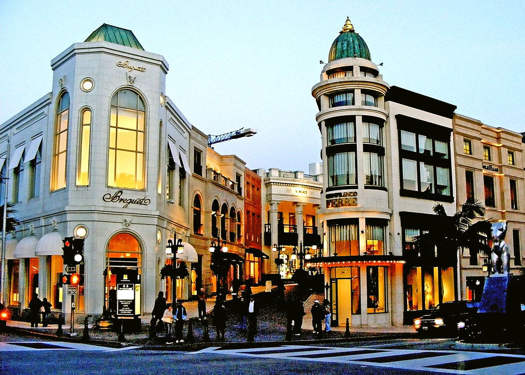 Rodeo Drive The stretch of shops and boutiques on Rodeo Dr… Flickr