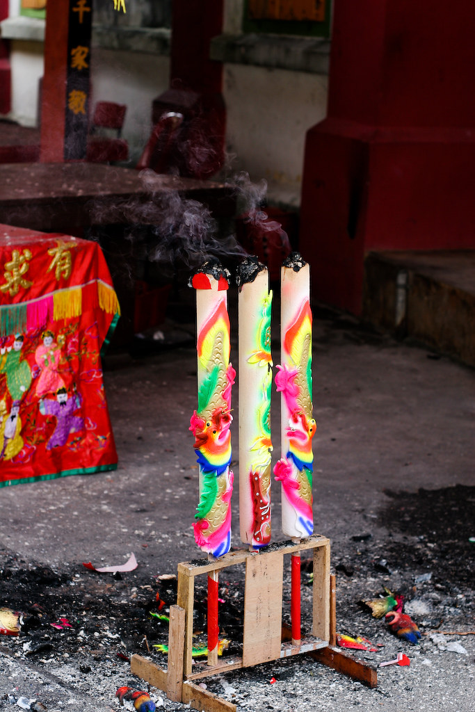 Giant Incense Big incense in front of a temple in Singapor… obskura