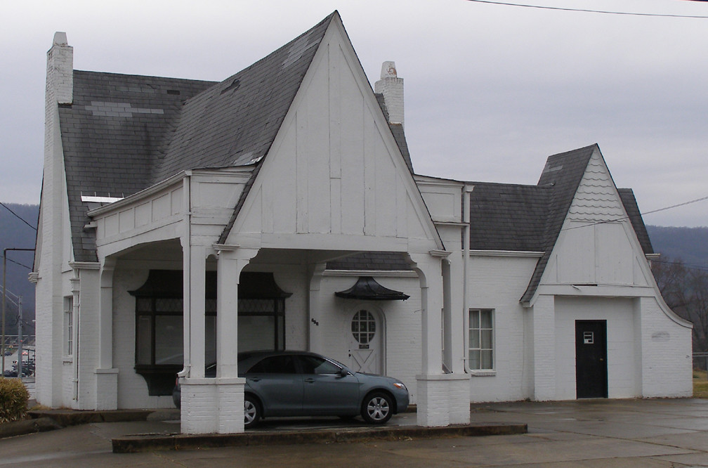 former Pure Oil gas station Rockwood, TN Debra Jane Seltzer Flickr