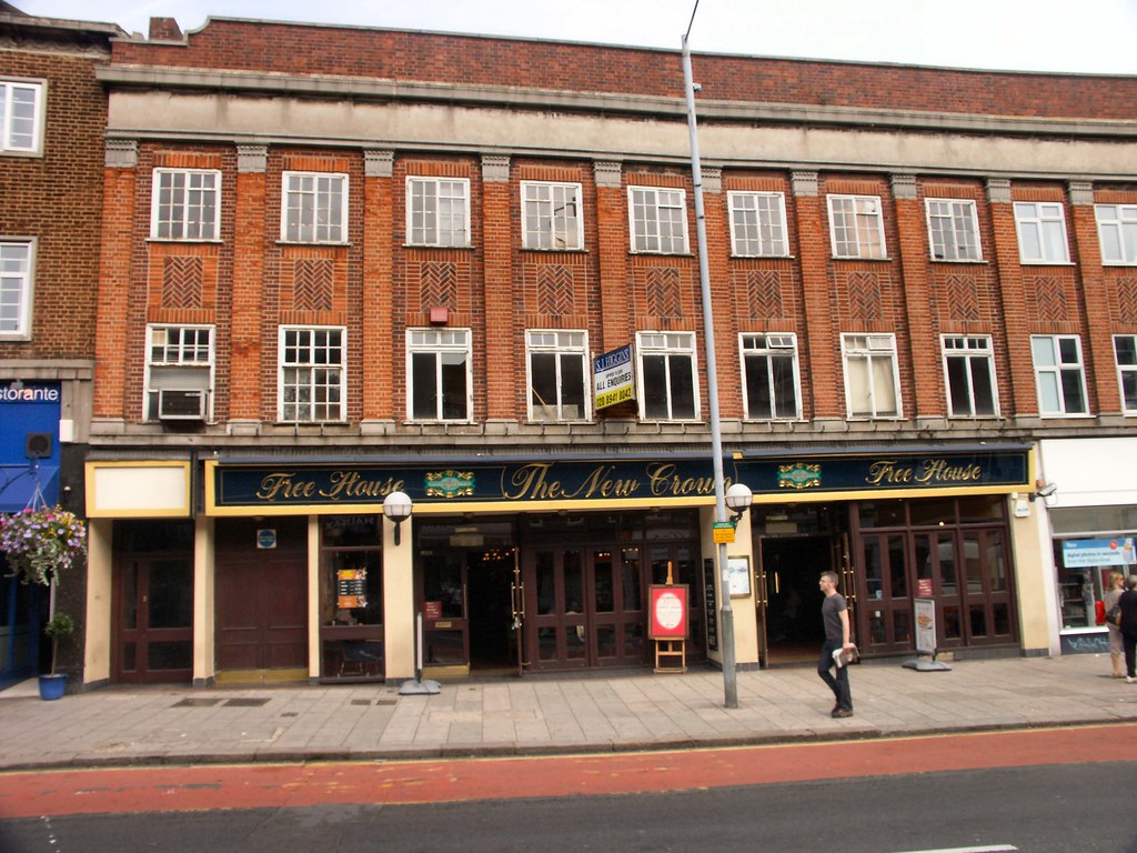 N14 Southgate, New Crown Dayoff171 Flickr