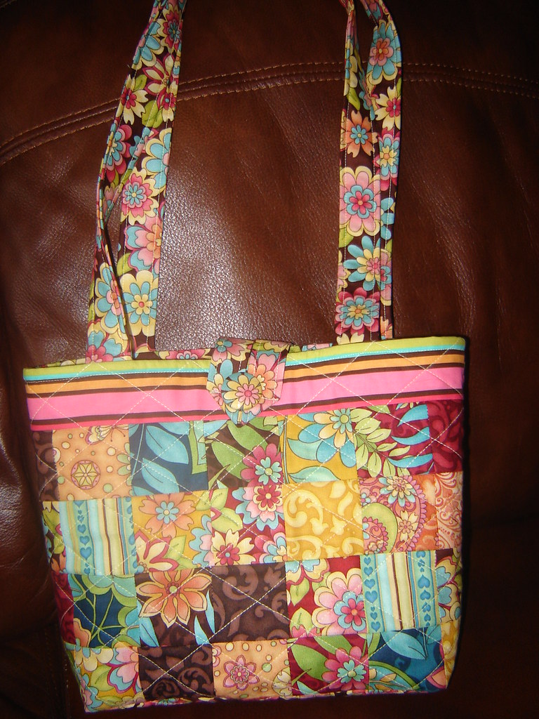 patchwork purse 001 Patchwork Purse created by The Sewing … the