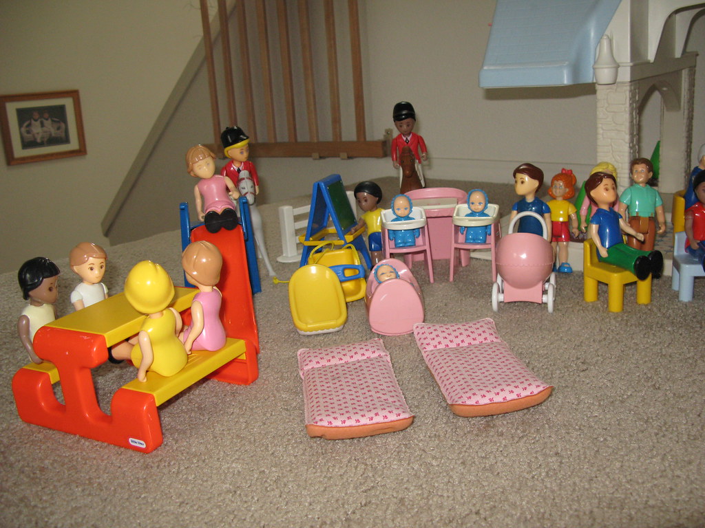 Little Tikes (Tykes) doll house, furniture, people, and ho… Flickr