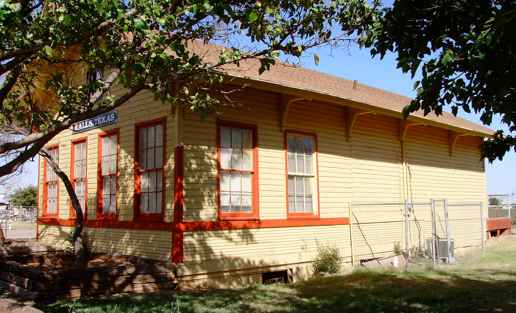 Old Santa Fe Railroad Depot (Ralls, Texas) Located in a li… Flickr