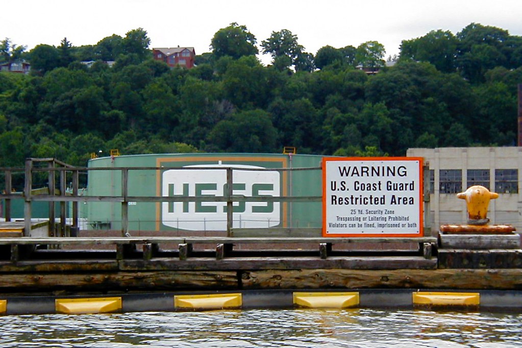Hess Oil Terminal on the Hudson River, Edgewater NJ Flickr