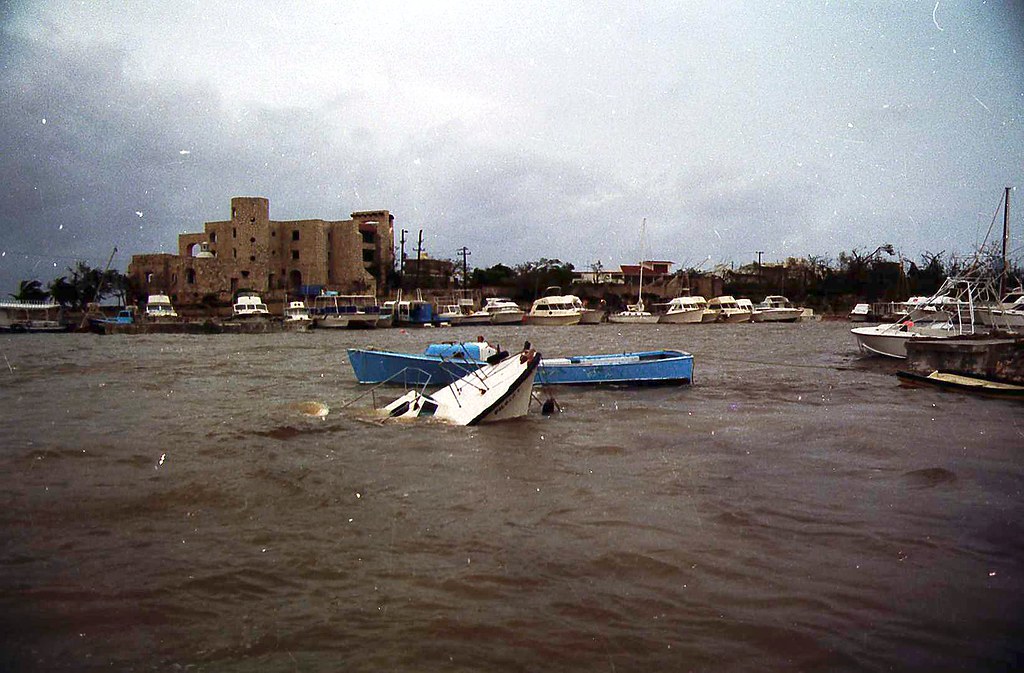 Hurricane gilbert_IMAGE0051 Hurricane Gilbert Cozumel Mexi… Flickr