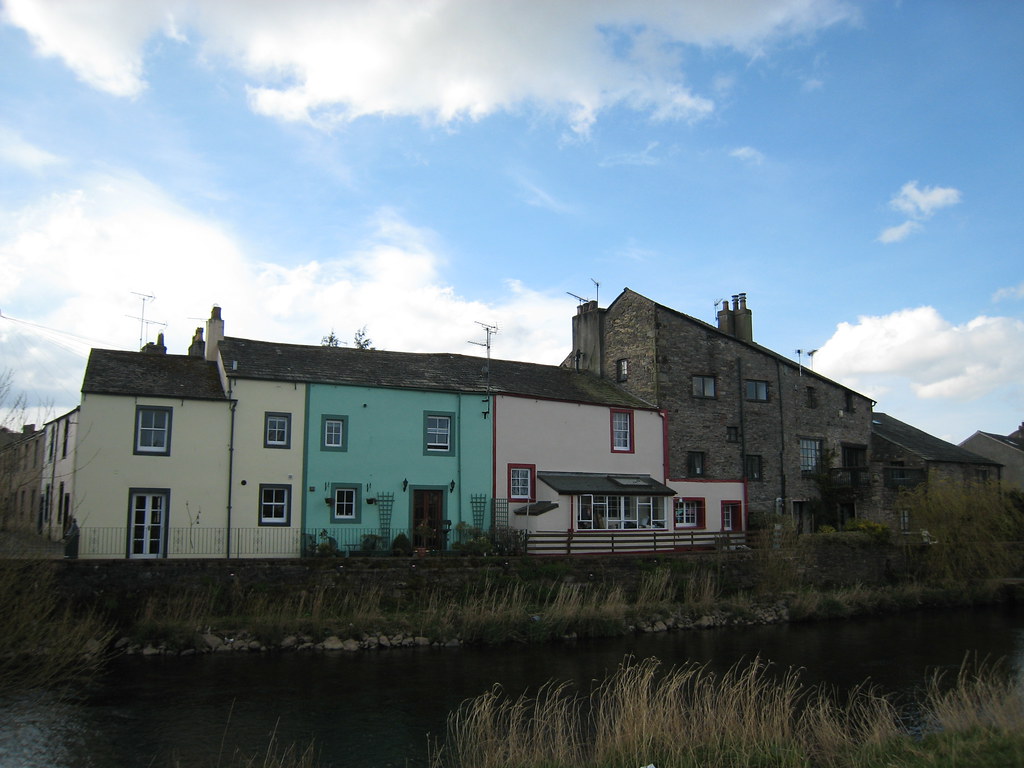 Cockermouth houses by the river. Dubris Flickr