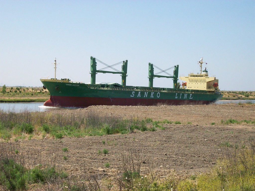 Ship headed south on Sacramento Deep Water Channel Flickr