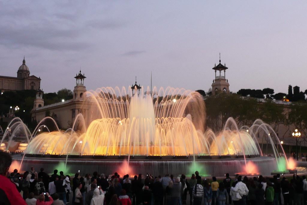 Magic fountain Magic fountain, Barcelona Paula Funnell Flickr