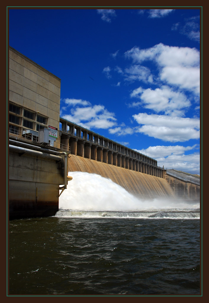 Hume Dam nº 7 A downstream view, showing water being relea… Flickr