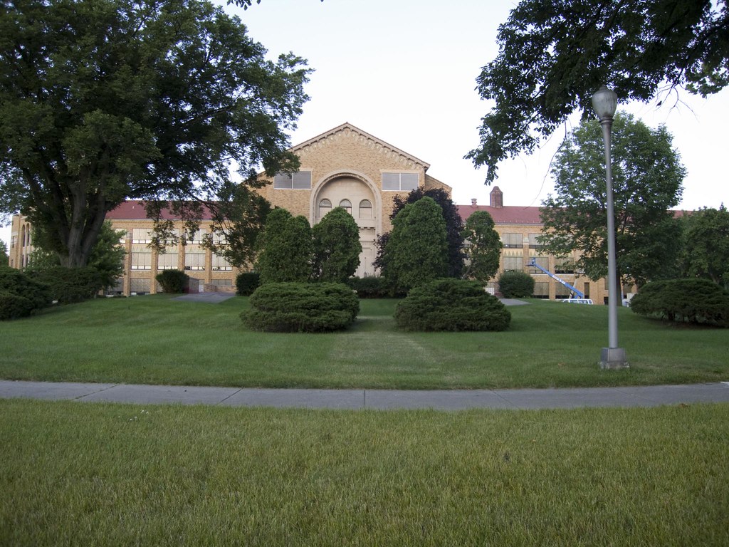 Maine East High School Maine Township High School East Sit… Flickr