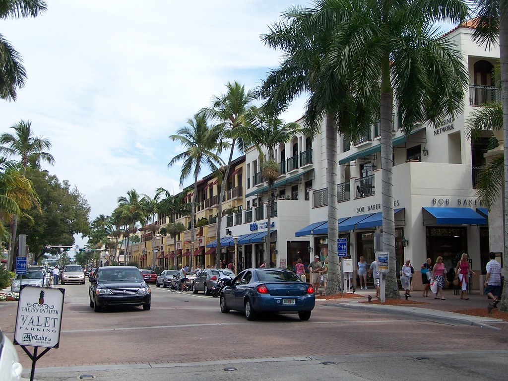 5th Avenue South, Naples, FL looking down 5th Avenue at th… Flickr