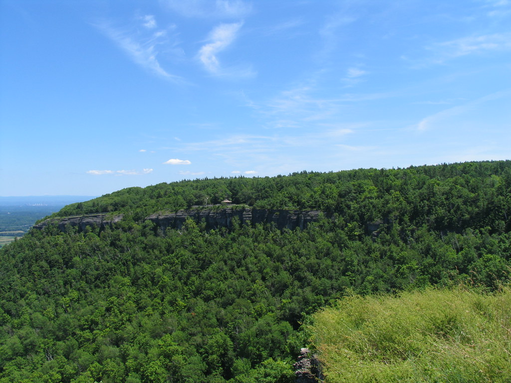 Helderberg Escarpment A view of a section of the Helderber… Flickr
