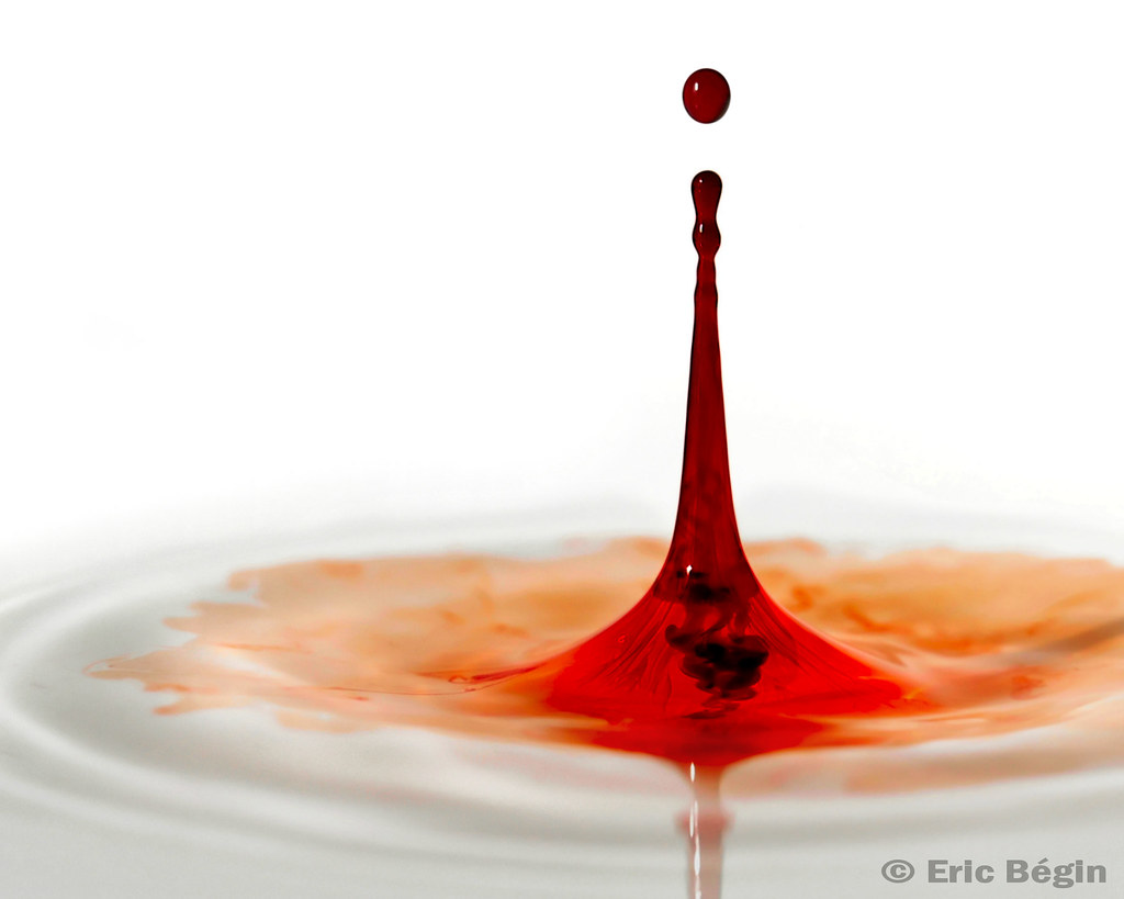 Red drop A drop of red dye mixing with water. Une goutte d… Flickr