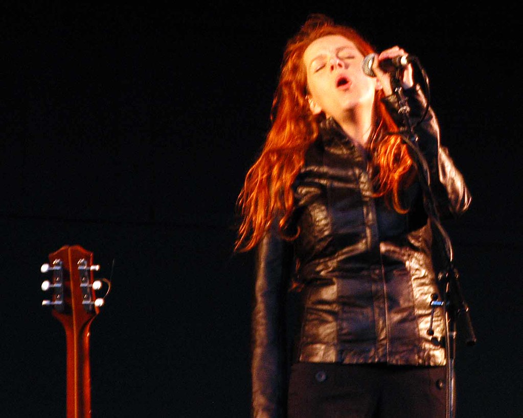 Neko Case singing (with guitar) Neko Case playing at ZooTu… Flickr