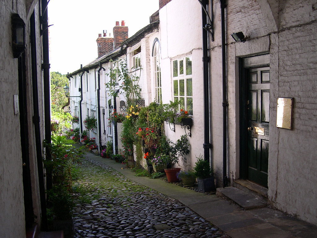 Marble Arch, Knutsford Houses on the street through the Ma… Flickr