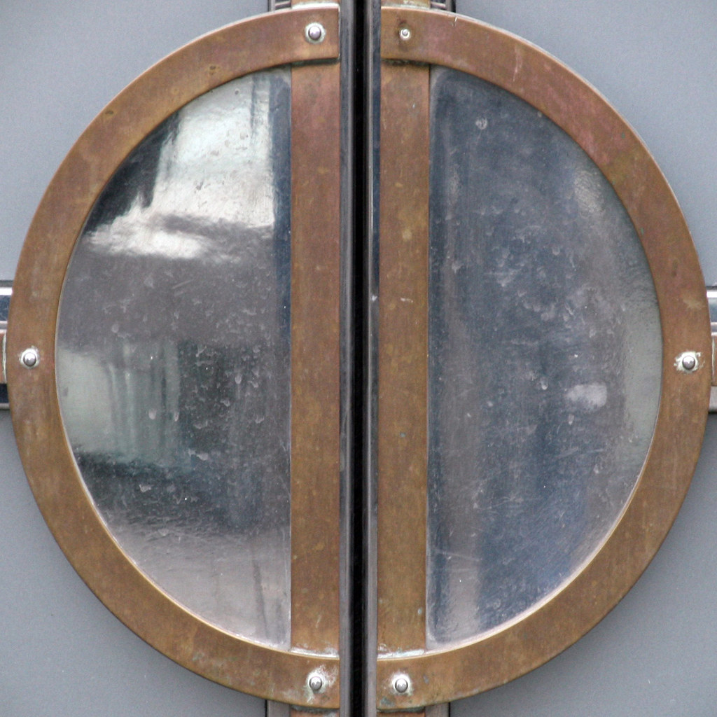 door handle NewcastleuponTyne, Tyne and Wear, England, U… Leo Reynolds Flickr