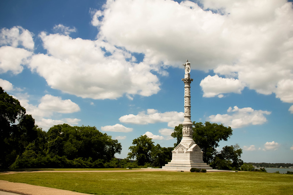 The Yorktown Victory Memorial Yorktown Battlefield was the… Flickr