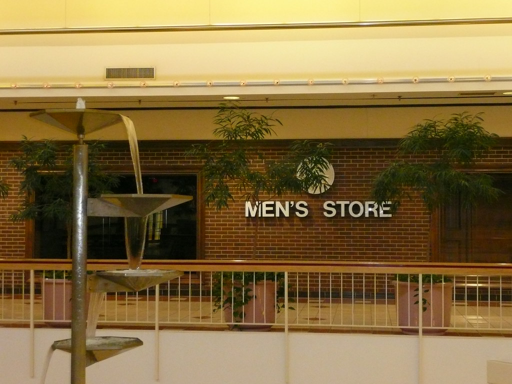 Overland Park, KS Metcalf South Shopping Center (a dead ma… Flickr