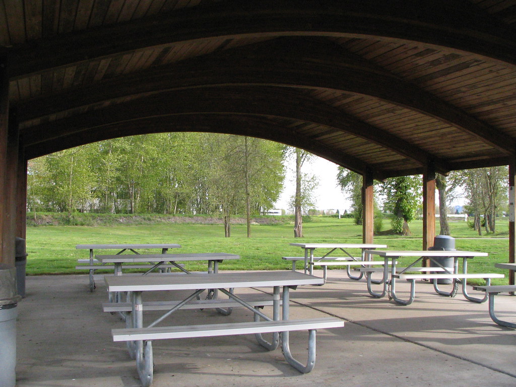 Briscoe Park picnic shelter Back to Briscoe Park on a sunn… Flickr