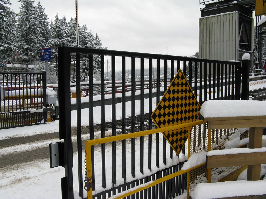 New gates New autoimated gates for the Snug Cove ferry ter… Flickr