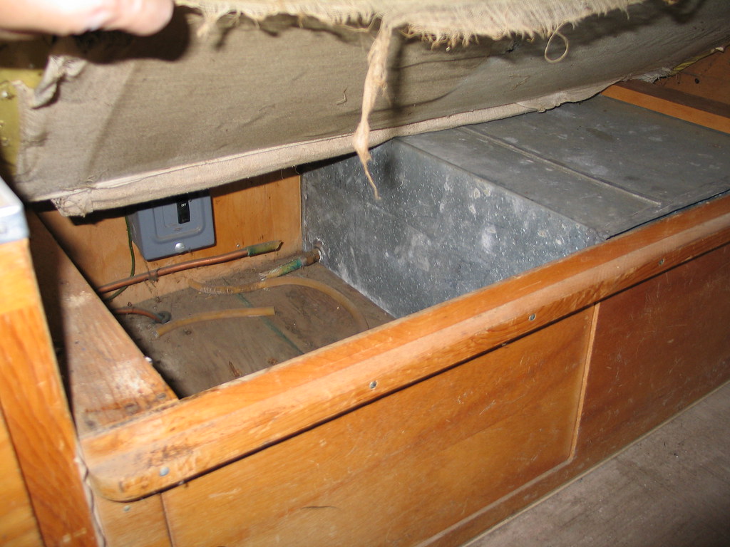 water tank and breaker box under seat dwstucke Flickr