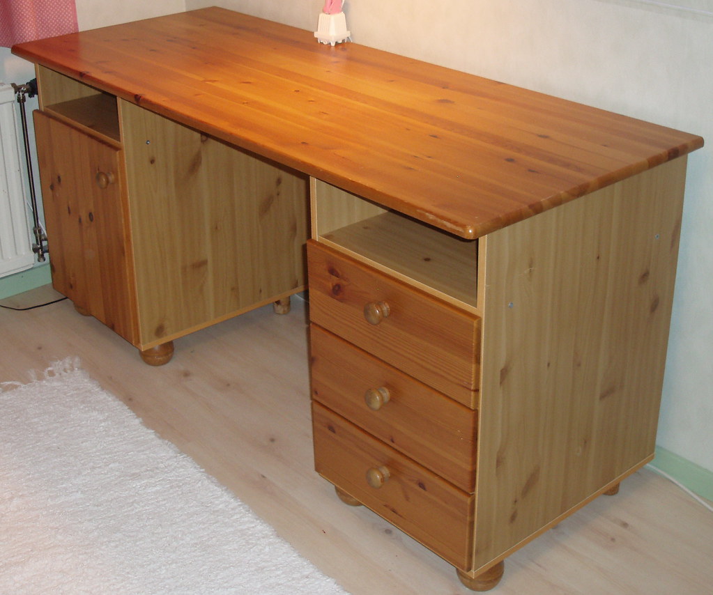 Snyggt Litet Skrivbord Litet skrivbord Snygg litet skrivbord med två hurtsar vara… Flickr