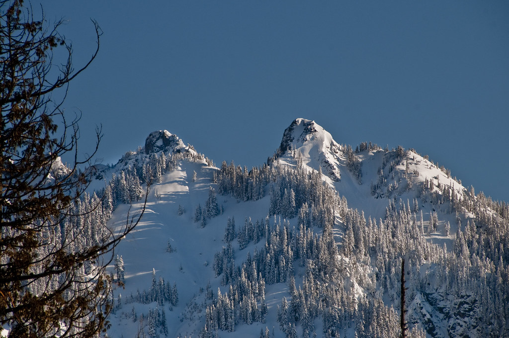 Snoqualmie Pass peaks Cascade peaks as seen from Hyak (Sum… Flickr