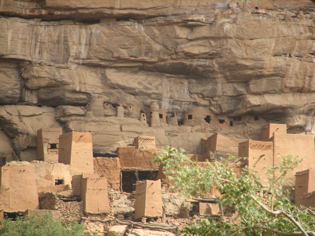 Ancient Housing and modern housing Dogon village, Mali 200… Flickr