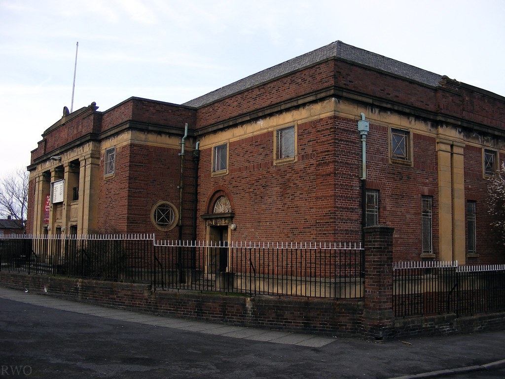Old Chester Road, Rock Ferry This Art Deco building is the… Flickr