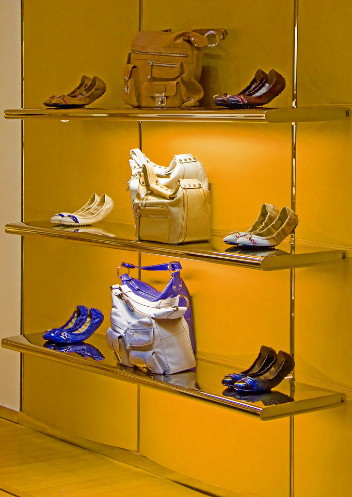 Tod's Boutique (store interior) photo 650 Tod's boutique 3… Flickr