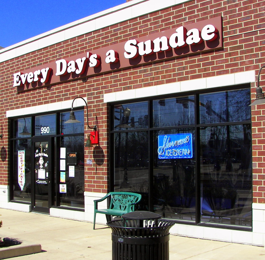 Downers Grove, Illinois A staple of downtown Downers Grove… Flickr