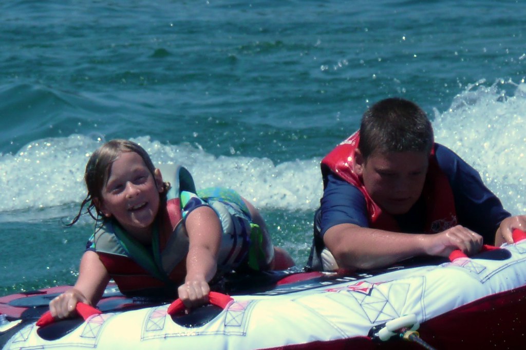 On the water Tubing Dave & Margie Hill / Kleerup Flickr