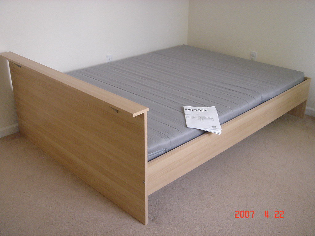 IKEA Queen size bed frame (mattress included), クイーンベット(マット… Flickr