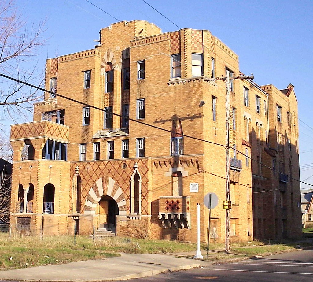 2749 Elmhurst, Laredo ApartmentsDetroit MI Sitting acros… Flickr