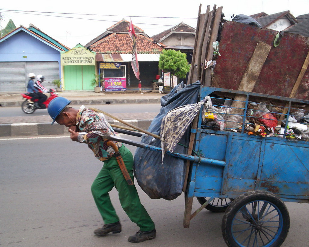Tukang sampah (garbage man) tukang sampah (garbage man) di… Flickr