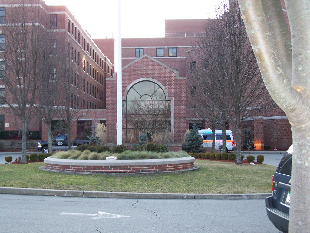 Lawrence Memorial Hospital New London CT USA Entrance 100_… Flickr