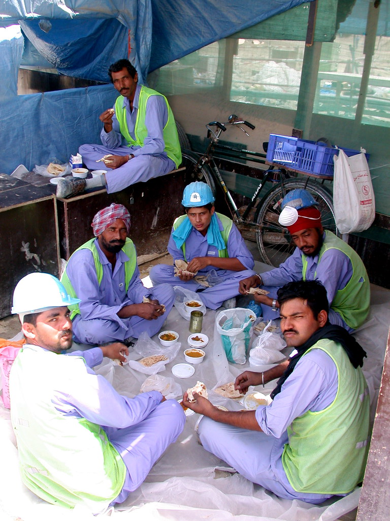 burj dubai workers Dubai april 2008 burj dubai lunchtime