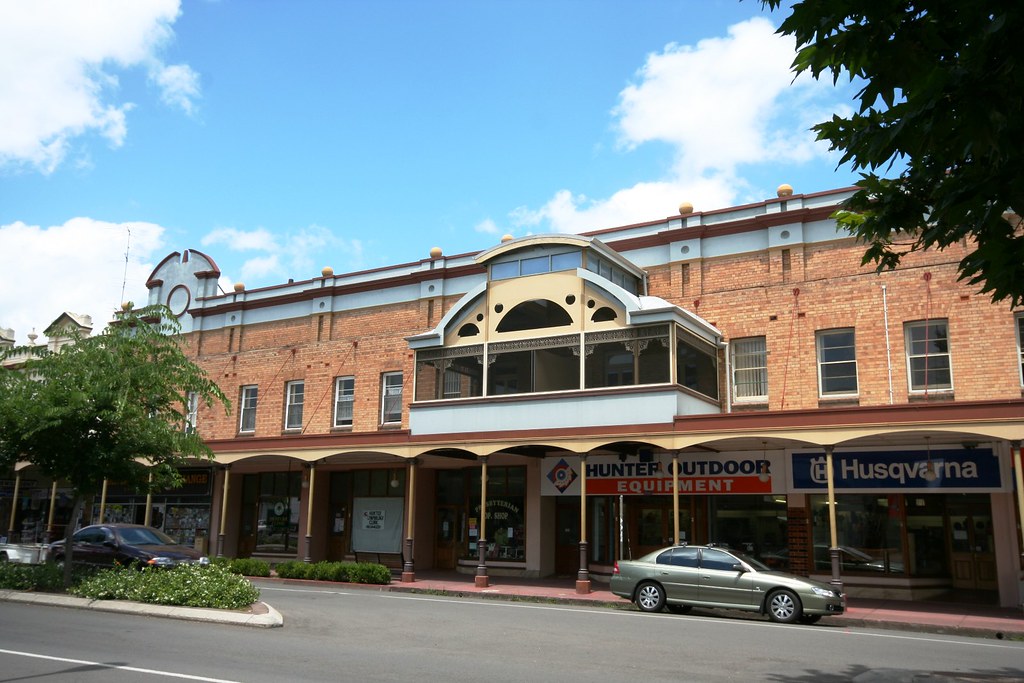 Maitland shops IMG_8134 Shops with an oddlyshaped balcony… Flickr