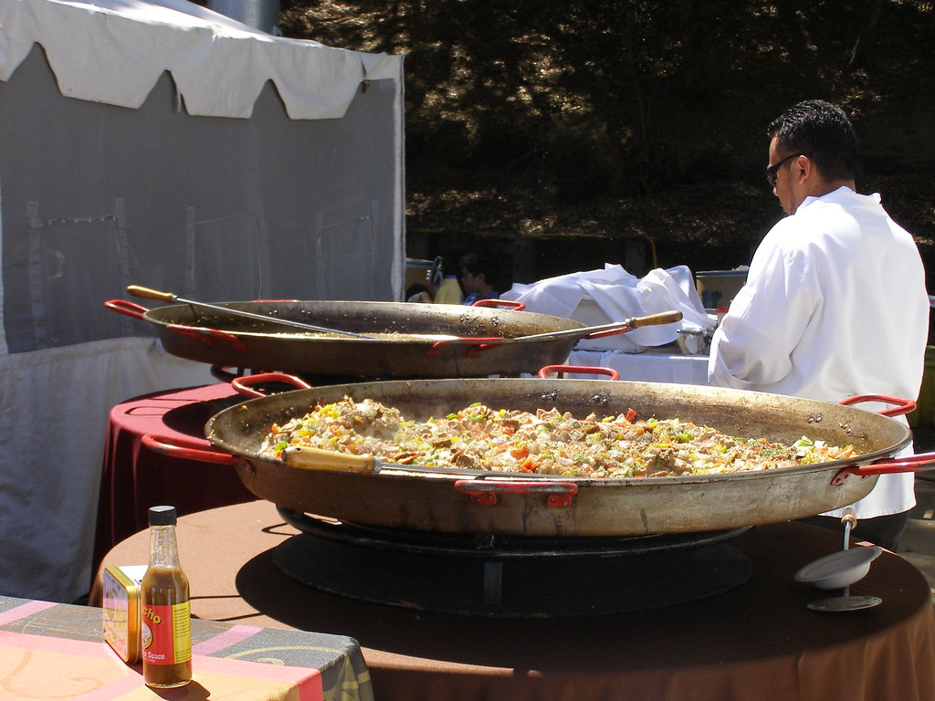 P7260014 Giant paella pans! Derek Wolfgram Flickr