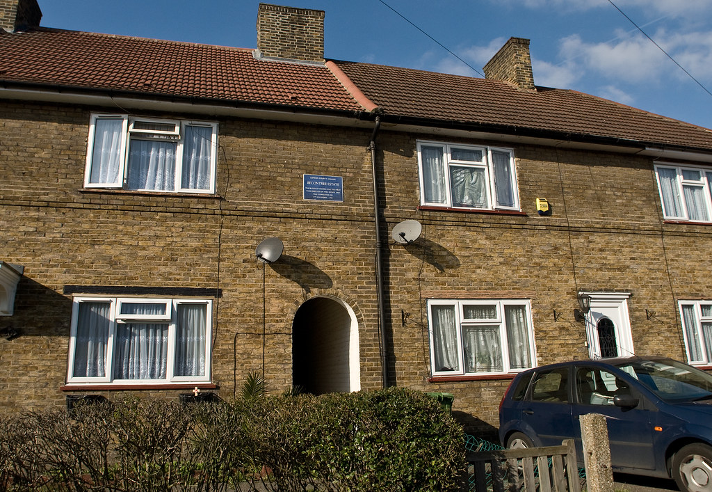 Becontree Estate The blue plaque marks the first house to … Flickr