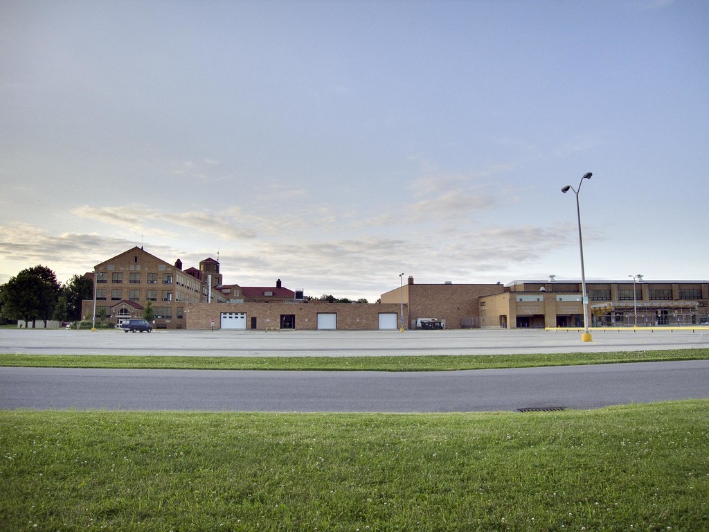 Maine East High School Maine Township High School East Flickr