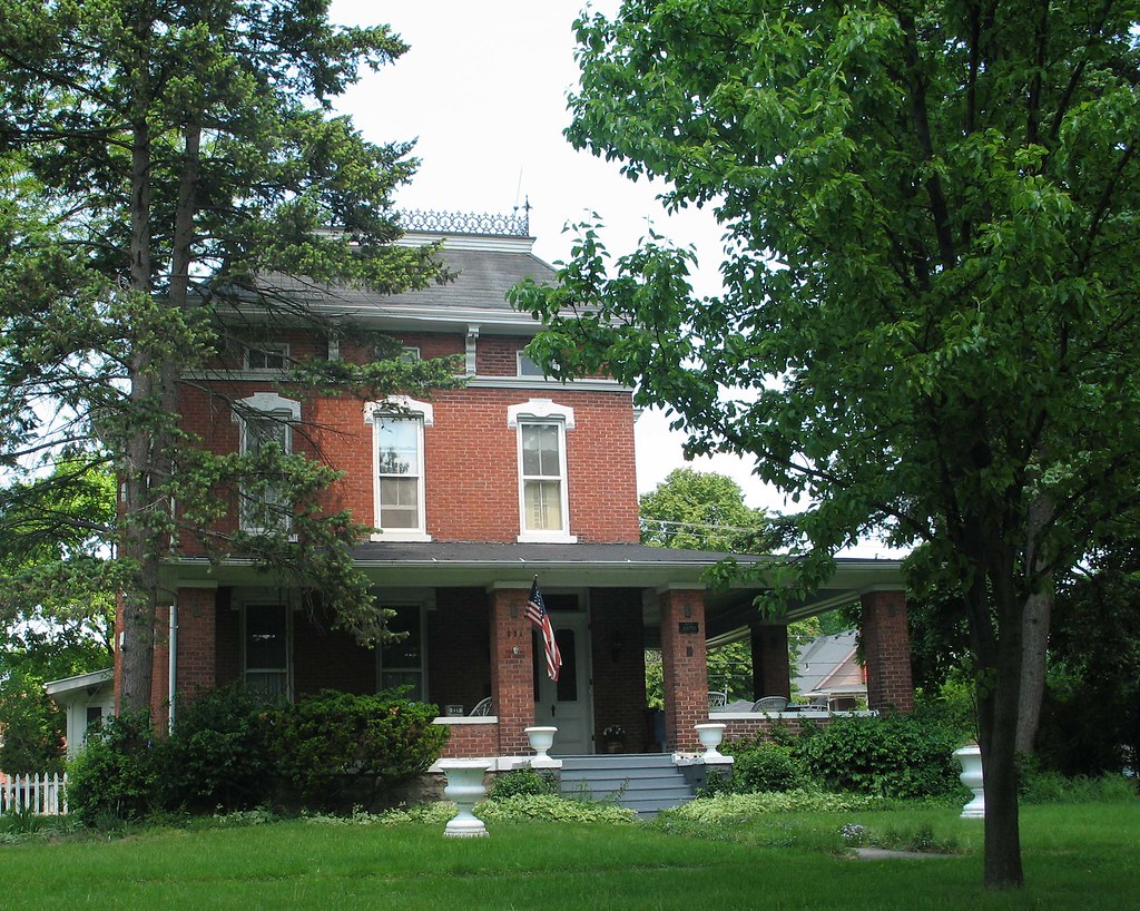 House in Maumee, Ohio Victorian house on River Road in Mau… Flickr