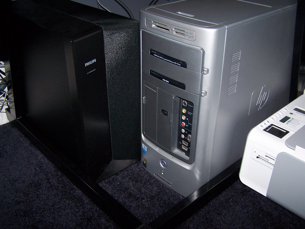 Philips 1000 watt sub and Hp Media Center PC Philips 1000 … Flickr