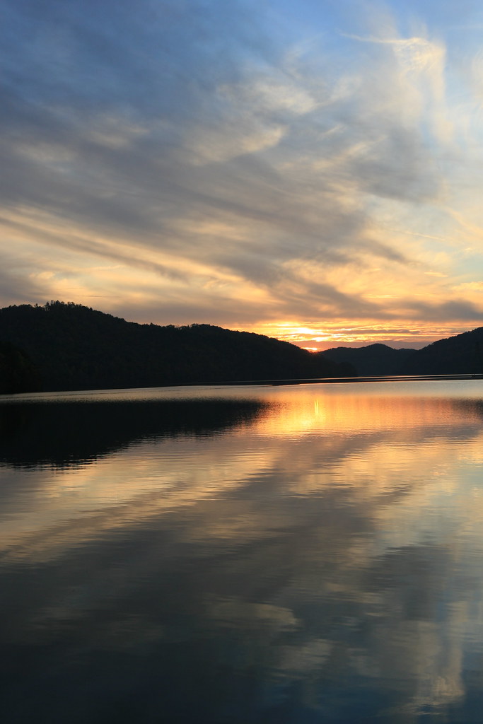 Sunset at Chilhowee Lake Chilhowee Lake, Tennessee Flickr