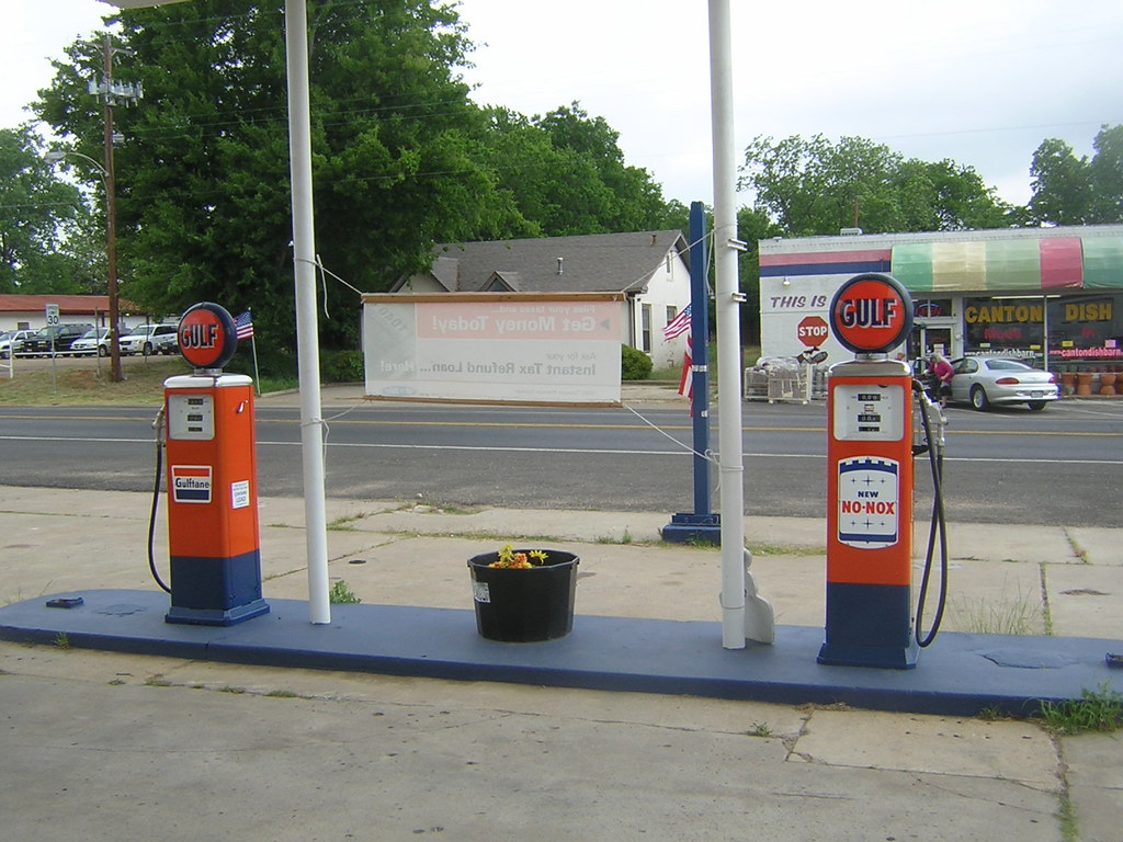 Canton Gulf Gas Pumps Restored gas pumps at an old Gulf ga… Flickr