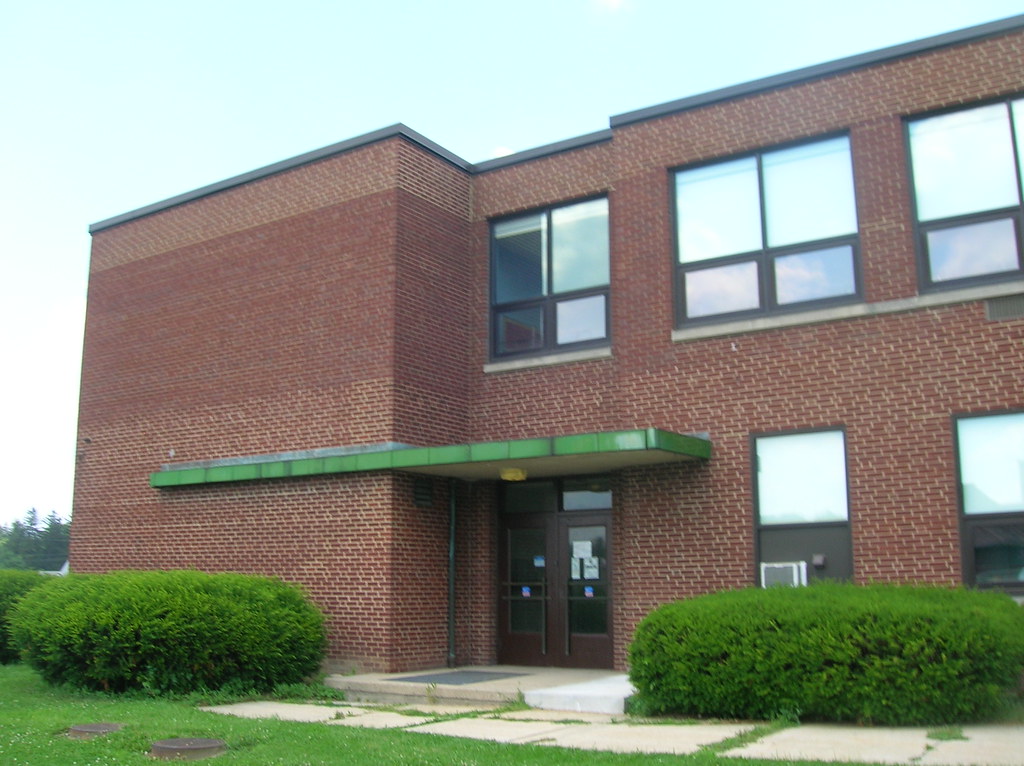 071608 Middlefield Junior High SchoolMiddlefield, Ohio (… Flickr