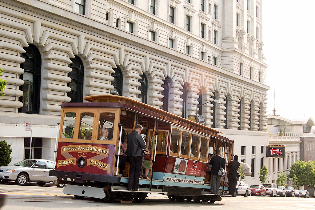 Cable car on California / Nob Hill gnaytap Flickr