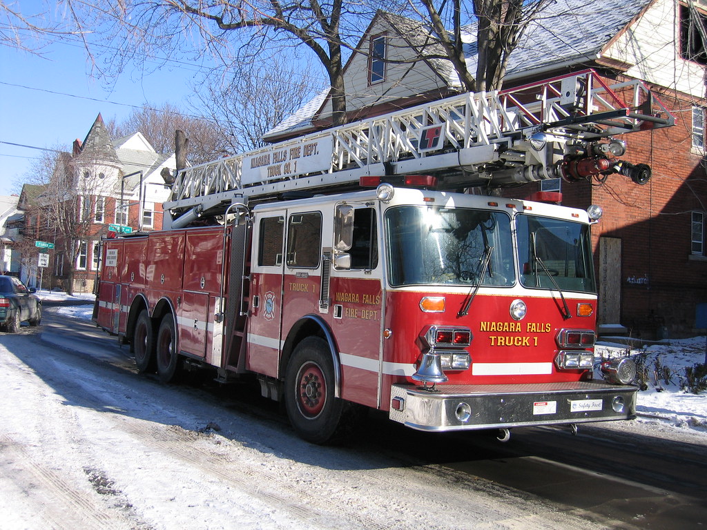 Niagara Falls NY Fire Dept., Truck Co. 1 Operating at a sm… Flickr