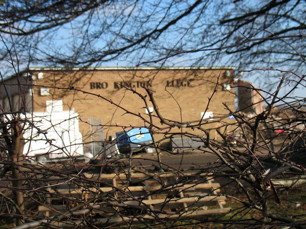 Brockington College 02/08 Demolishing Brockington College … Flickr